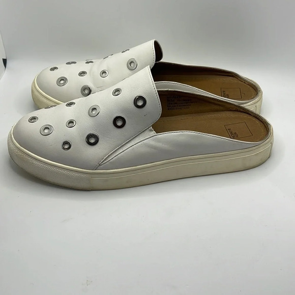 14th & Union Women’s white backless closed toe slides size 8.5m w/ silver rings - Picture 3 of 9